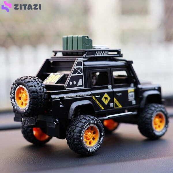 ماکت ماشین مدل LandRover Defender Camel Cup