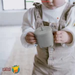 لیوان آموزشی سیلیکونی دوکاره اله‌له با دسته و نی رنگ نارنجی