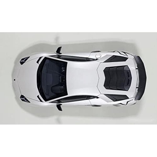 ماکت ماشین Lamborghini Aventador LP750SV برند AutoArt
