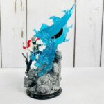 فیگور کاکاشی هاتاکه روی صخره از انیمه ناراتو