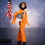 عروسک باربی فضانورد Ellen Ochoa از مجموعه زنان الهام‌ بخش کد JBJ28