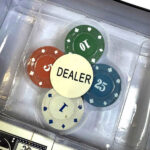بسته 100 عددی ژتون پلاستیکی همراه با جعبه فلزی مدل Poker Chips Case