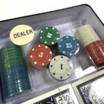بسته 100 عددی ژتون پلاستیکی همراه با جعبه فلزی مدل Poker Chips Case