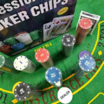 بسته 400 عددی ژتون پلاستیکی همراه با جعبه فلزی مدل Poker Chips Case