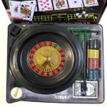 بسته 100 عددی ژتون پلاستیکی پنج بازی همراه با جعبه فلزی مدل Poker Chips Case