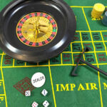 بسته 100 عددی ژتون پلاستیکی پنج بازی همراه با جعبه فلزی مدل Poker Chips Case