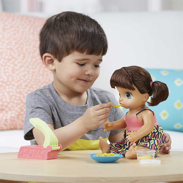 عروسک بیبی الایو هاسبرو مدل Super Snacks Snackin' Noodles Baby