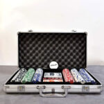 بسته 300 عددی ژتون بازی همراه با کیف آلومینیومی مدل Poker Chips Case