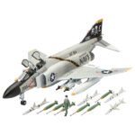 ماکت جنگنده ریول مدل f-4J Phantom II مقیاس 1:72 کد 03941 با کیت رنگ آمیزی